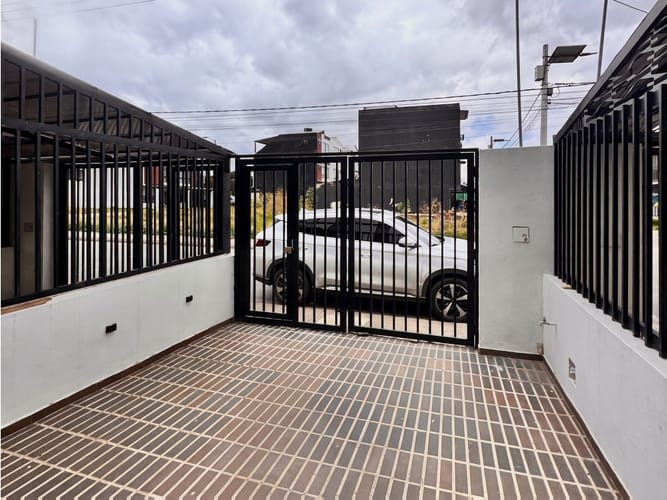 Casa de 3 alcobas en venta en Cota, 184 m² · foto 2 de 24
