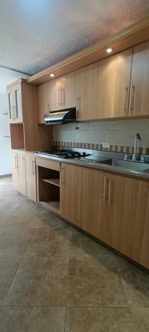 Apartamento de 3 alcobas en arriendo en Santa Teresita, Medellín, 90 m² · foto 2 de 24