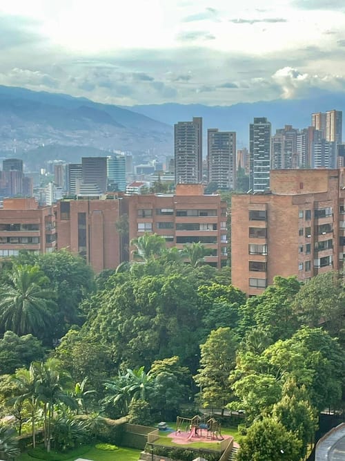 Apartamento de 3 alcobas en arriendo en La Florida, Medellín, 130 m² · foto 2 de 24