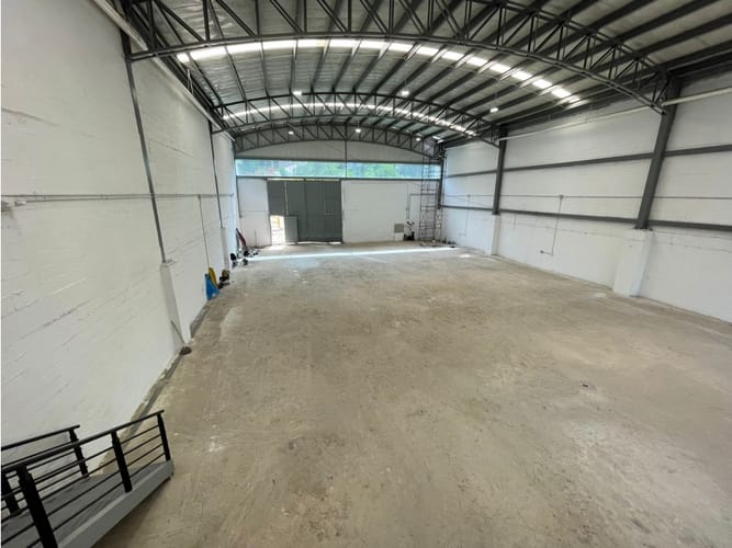 Bodega en arriendo en Caqueta, La Estrella, 720 m² · foto 6 de 6