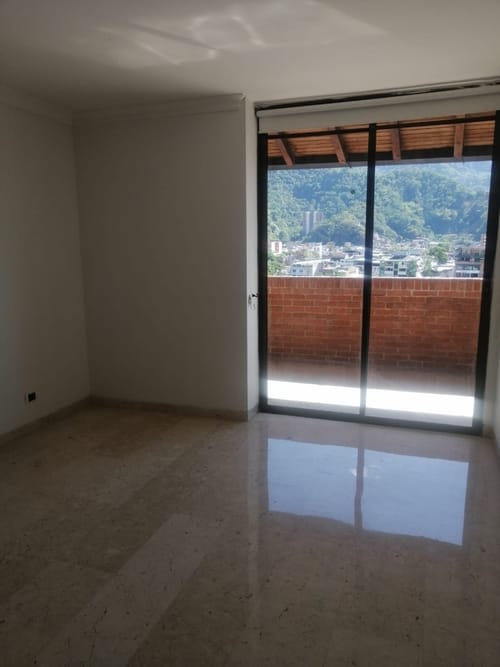 Apartamento de 3 alcobas en venta en La Pola, Ibagué, 178 m² · foto 3 de 21
