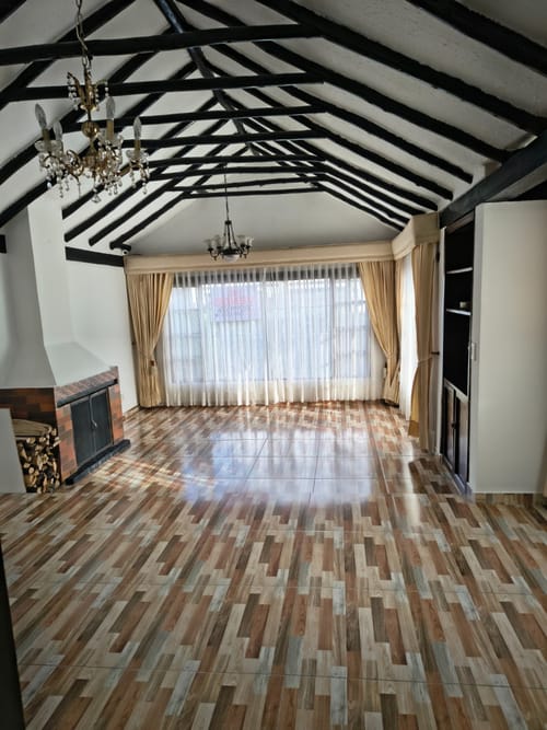 Casa de 4 alcobas en venta en Mesopotamia, Tunja, 200 m² · foto 2 de 19