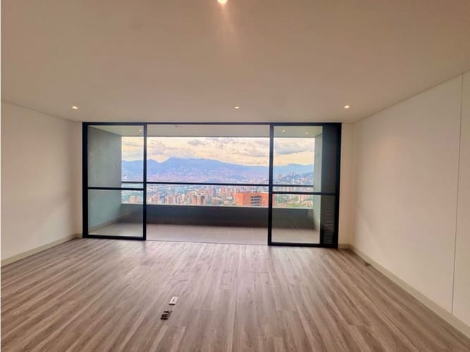 Apartamento de 1 alcoba en venta en El Tesoro, Medellín, 56 m² · foto 3 de 11