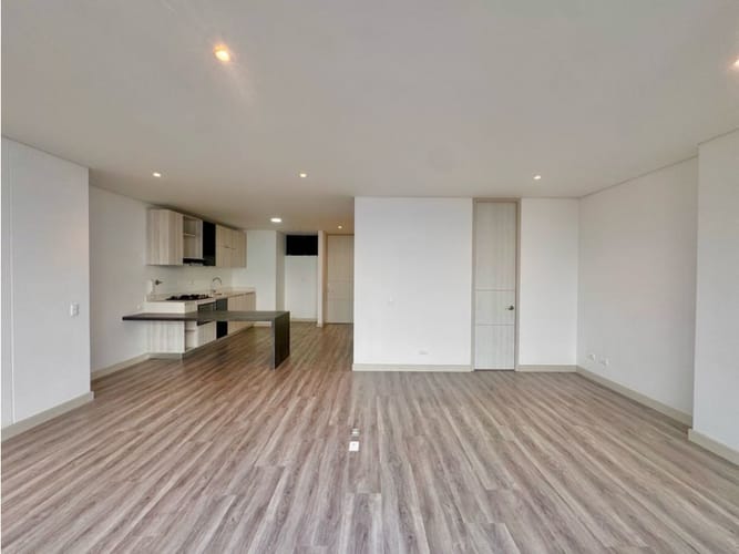 Apartamento de 1 alcoba en venta en El Tesoro, Medellín, 56 m² · foto 5 de 11