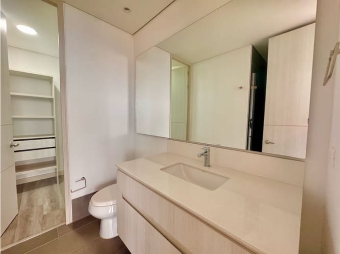 Apartamento de 1 alcoba en venta en El Tesoro, Medellín, 56 m² · foto 8 de 11