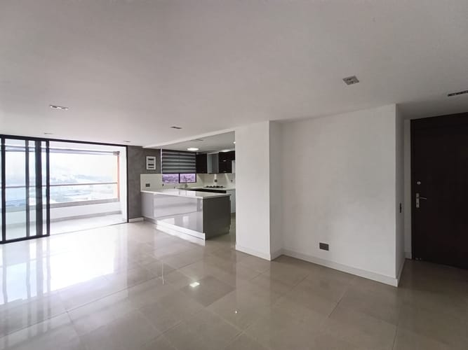 Apartamento de 3 alcobas en arriendo en El Poblado, Medellín, 124 m² · foto 2 de 18