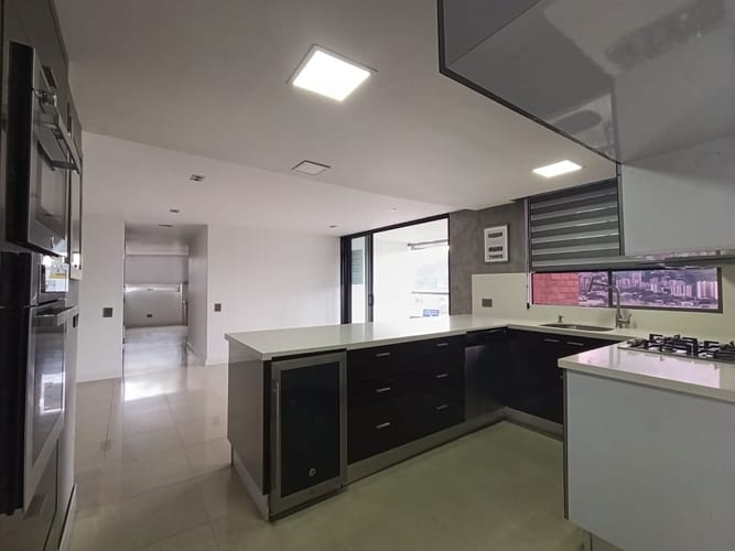 Apartamento de 3 alcobas en arriendo en El Poblado, Medellín, 124 m² · foto 15 de 18