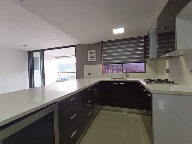 Apartamento de 3 alcobas en arriendo en El Poblado, Medellín, 124 m² · foto 16 de 18