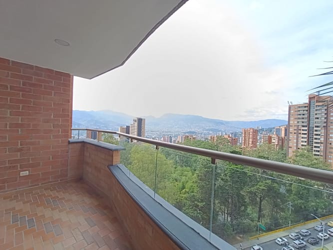 Apartamento de 3 alcobas en arriendo en El Poblado, Medellín, 120 m² · foto 2 de 18