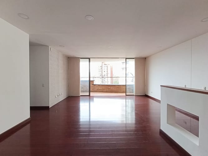 Apartamento de 3 alcobas en arriendo en El Poblado, Medellín, 120 m² · foto 3 de 18