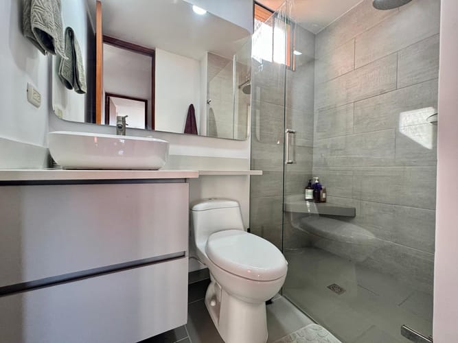 Apartamento de 3 alcobas en arriendo en El Poblado, Medellín, 120 m² · foto 7 de 18