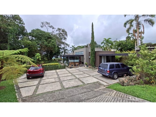 Casa de 3 alcobas en venta en El Congal, Armenia, 317 m² · foto 2 de 24