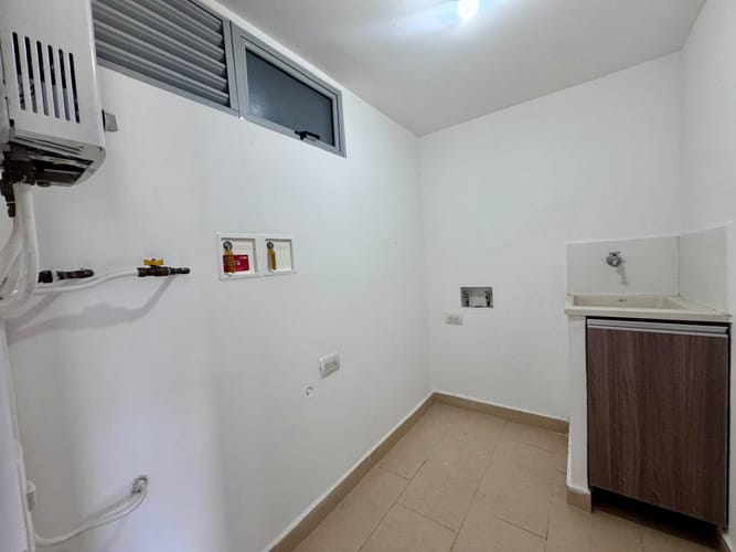 Apartamento de 2 alcobas en arriendo en Loma Del Escobero, Envigado, 74 m² · foto 4 de 14
