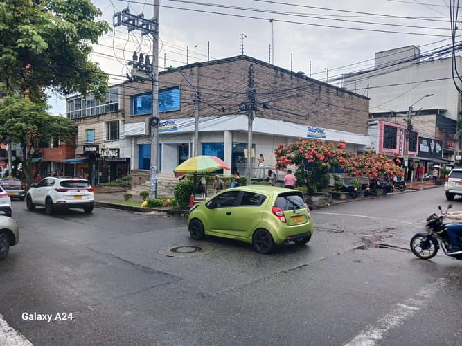 Casa de 5 alcobas en venta en Cabecera Del Llano, Bucaramanga, 520 m² · foto 2 de 4