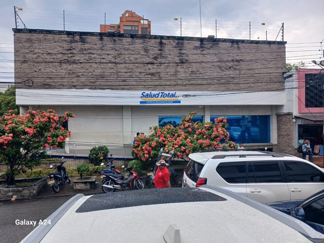 Casa de 5 alcobas en venta en Cabecera Del Llano, Bucaramanga, 520 m² · foto 3 de 4
