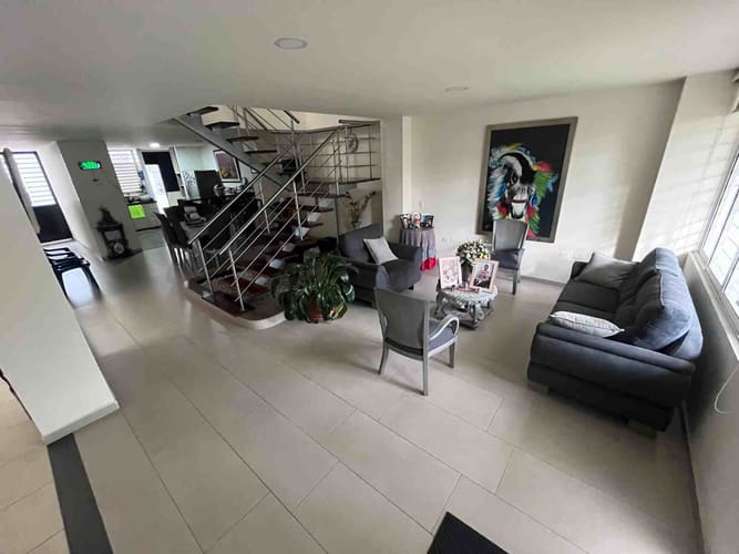Casa de 4 alcobas en venta en La Victoria, Bucaramanga, 330 m² · foto 2 de 24