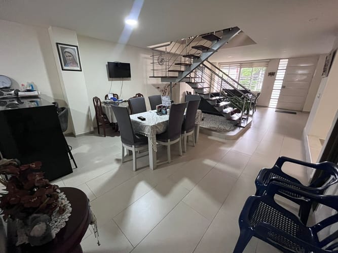 Casa de 4 alcobas en venta en La Victoria, Bucaramanga, 330 m² · foto 4 de 24