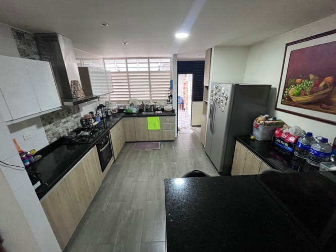 Casa de 4 alcobas en venta en La Victoria, Bucaramanga, 330 m² · foto 6 de 24