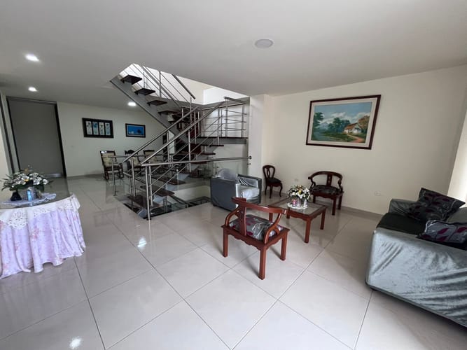 Casa de 4 alcobas en venta en La Victoria, Bucaramanga, 330 m² · foto 8 de 24