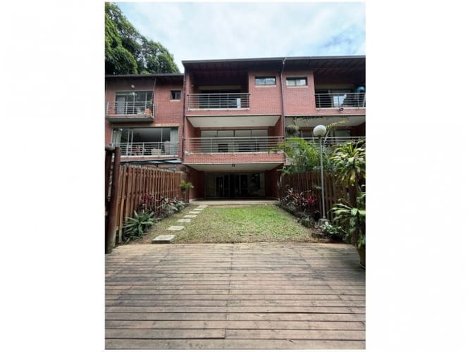 Casa de 3 alcobas en venta en El Poblado, Medellín, 289 m² · foto 3 de 23