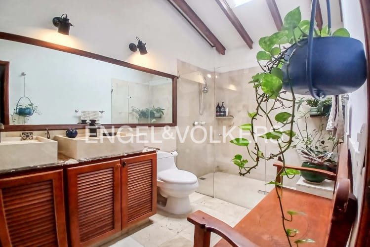 Casa de 4 alcobas en venta en San Lucas, Medellín, 438 m² · foto 13 de 16