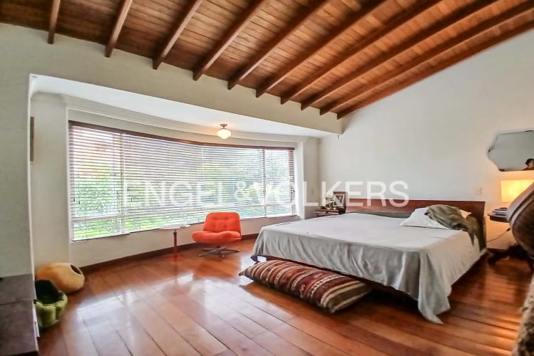 Casa de 4 alcobas en venta en San Lucas, Medellín, 438 m² · foto 12 de 16