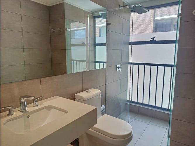 Apartamento de 3 alcobas en venta en El Refugio, Bogotá, 191 m² · foto 9 de 15