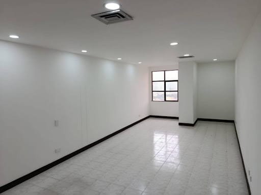 Oficina en arriendo en Patio Bonito, Medellín, 40 m² · foto 2 de 6