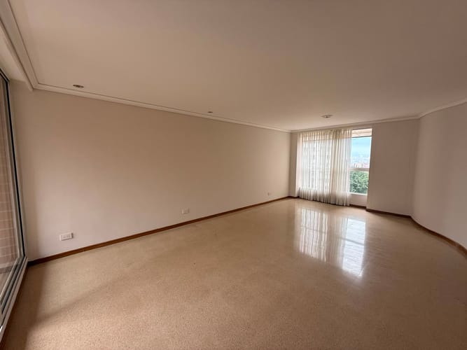 Apartamento de 2 alcobas en arriendo en La Florida, Medellín, 134 m² · foto 3 de 15