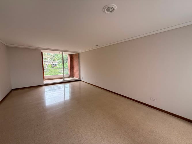 Apartamento de 2 alcobas en arriendo en La Florida, Medellín, 134 m² · foto 4 de 15