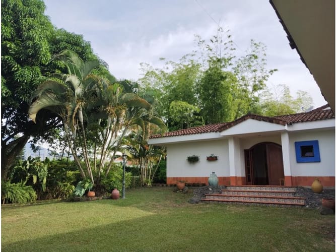 Casa de 3 alcobas en venta en Las Mercedes, Jamundí, 250 m² · foto 3 de 15
