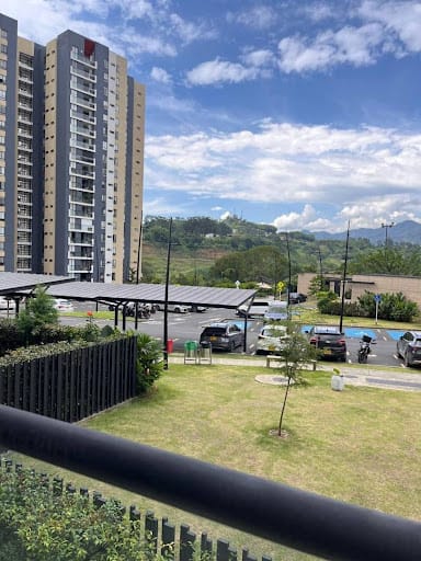 Apartamento de 3 alcobas en venta en Cerritos, Pereira, 131 m² · foto 2 de 24