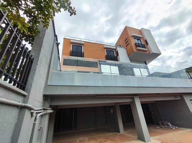 Casa de 6 alcobas en venta en Lagos Del Cacique, Bucaramanga, 750 m² · foto 2 de 24