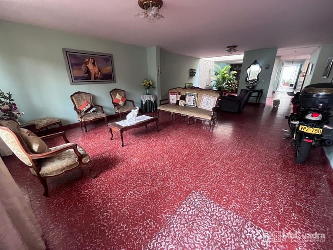 Casa de 11 alcobas en venta en San Alonso, Bucaramanga, 351 m² · foto 2 de 24