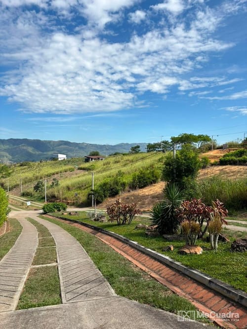 Lote en venta en Ruitoque, Girón, 1110 m² · foto 2 de 11
