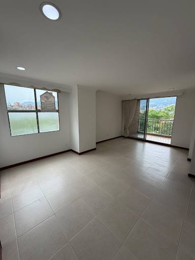 Apartamento de 3 alcobas en arriendo en Zuñiga, Itagüí, 130 m² · foto 3 de 10