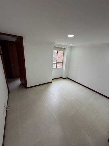Apartamento de 3 alcobas en arriendo en Zuñiga, Itagüí, 130 m² · foto 5 de 10