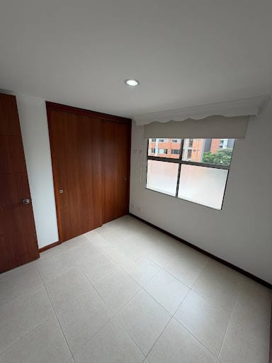 Apartamento de 3 alcobas en arriendo en Zuñiga, Itagüí, 130 m² · foto 7 de 10