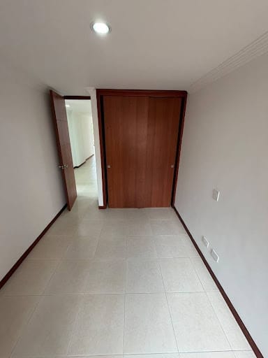 Apartamento de 3 alcobas en arriendo en Zuñiga, Itagüí, 130 m² · foto 9 de 10