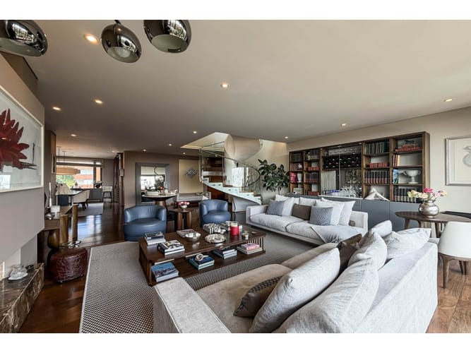Apartamento de 3 alcobas en venta en Los Rosales, Bogotá, 309 m² · foto 9 de 24