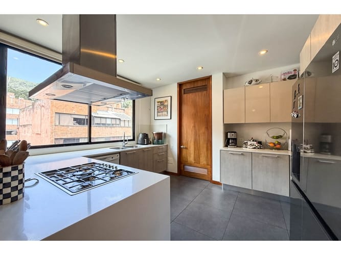 Apartamento de 3 alcobas en venta en Los Rosales, Bogotá, 309 m² · foto 13 de 24