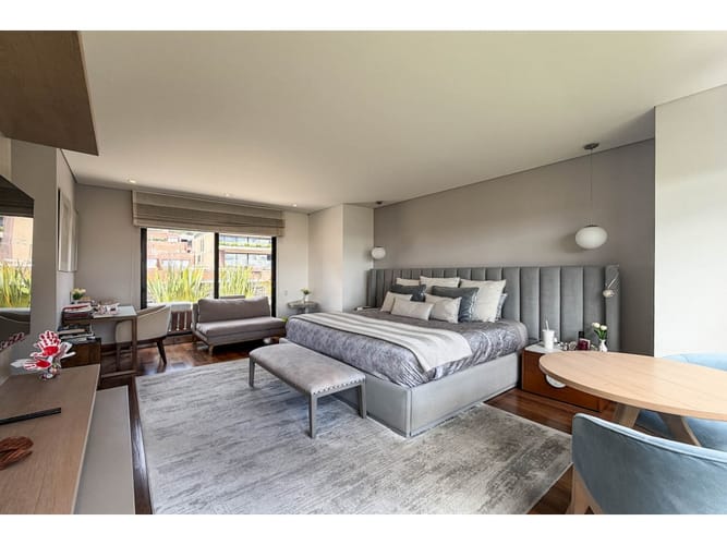 Apartamento de 3 alcobas en venta en Los Rosales, Bogotá, 309 m² · foto 17 de 24