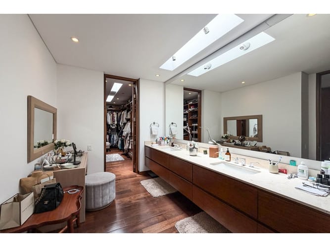 Apartamento de 3 alcobas en venta en Los Rosales, Bogotá, 309 m² · foto 18 de 24