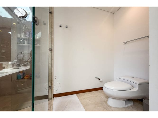 Apartamento de 3 alcobas en venta en Los Rosales, Bogotá, 309 m² · foto 19 de 24