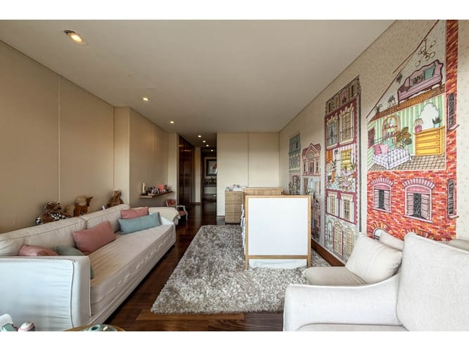 Apartamento de 3 alcobas en venta en Los Rosales, Bogotá, 309 m² · foto 23 de 24