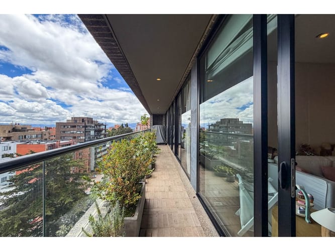 Apartamento de 3 alcobas en venta en Los Rosales, Bogotá, 309 m² · foto 24 de 24
