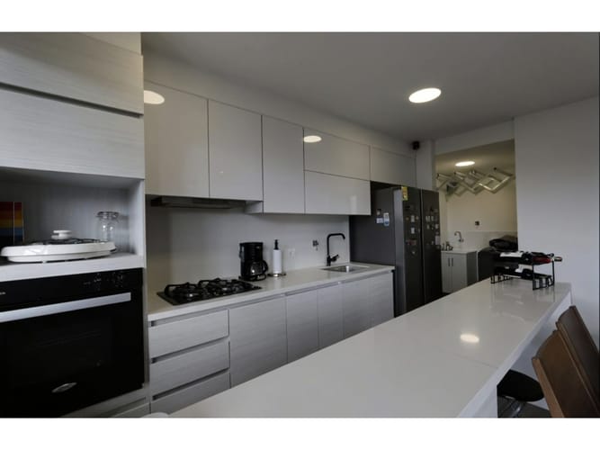 Apartamento de 2 alcobas en venta en Lalinde, Medellín, 94 m² · foto 4 de 12