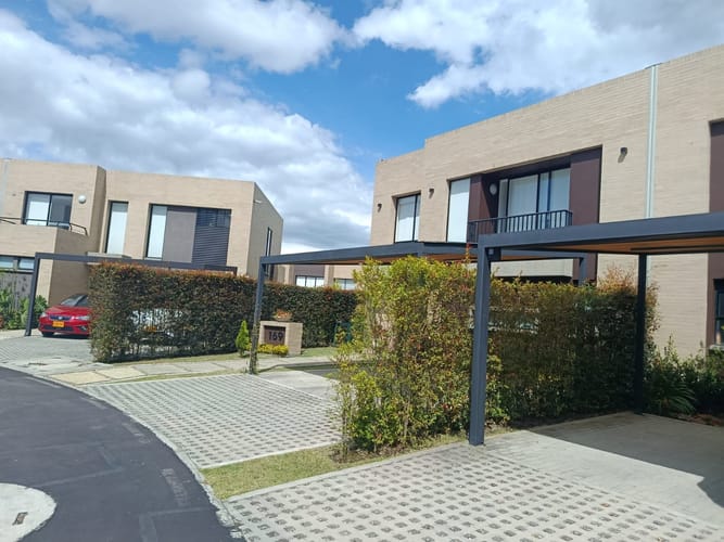 Casa de 3 alcobas en venta en Hacienda Samaria, Chía, 136 m² · foto 1 de 10