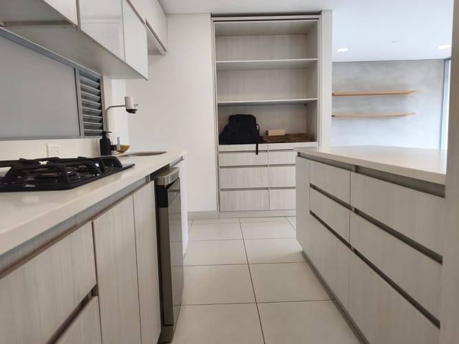 Apartamento de 3 alcobas en arriendo en Loma Del Esmeraldal, Envigado, 98 m² · foto 2 de 18