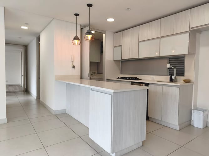 Apartamento de 3 alcobas en arriendo en Loma Del Esmeraldal, Envigado, 98 m² · foto 5 de 18